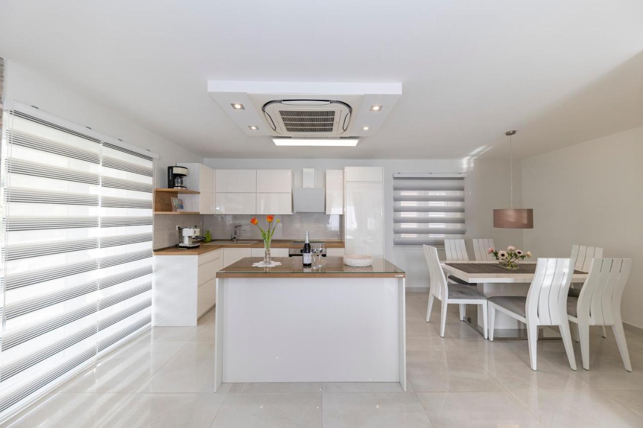 Joy 1 Apartment โนวาลยา ภายนอก รูปภาพ
