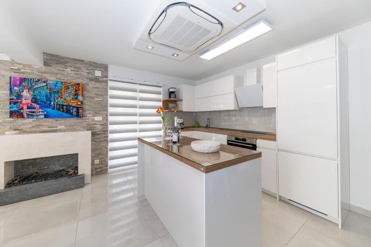 Joy 1 Apartment โนวาลยา ภายนอก รูปภาพ