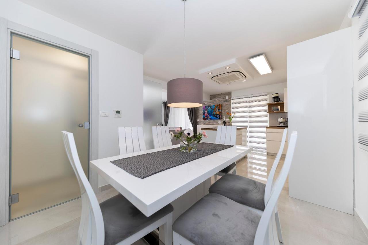 Joy 1 Apartment โนวาลยา ภายนอก รูปภาพ